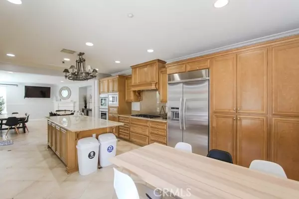 Santa Ana, CA 92706,700 W Pepper Tree Lane