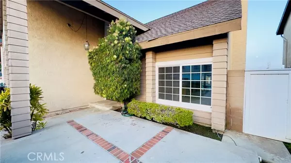 18952 Crimson Circle, Huntington Beach, CA 92646