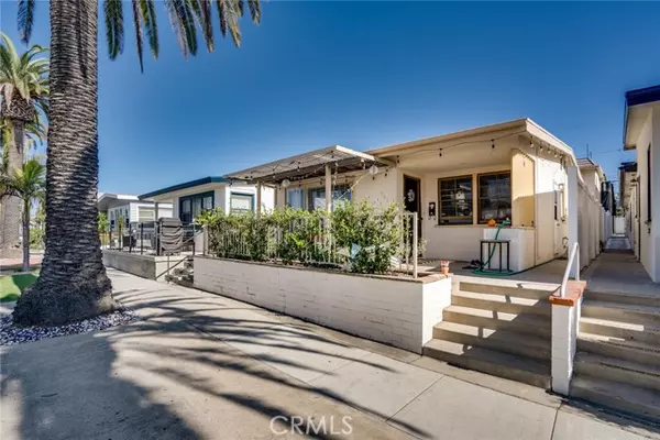 Corona Del Mar, CA 92625,306 Marguerite Avenue