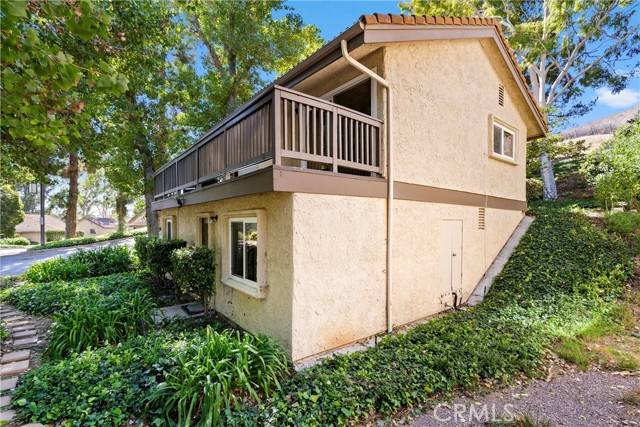 19 Sparrowhawk Lane, Oak Park, CA 91377