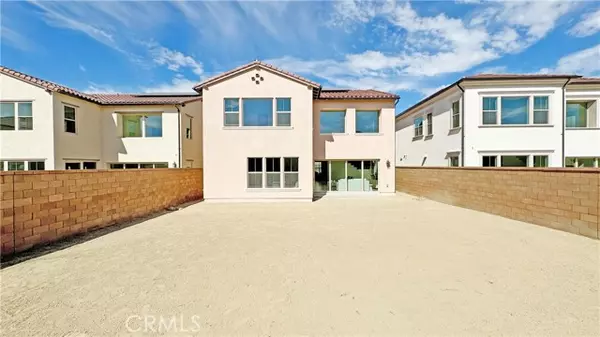 142 Hyperion, Irvine, CA 92618