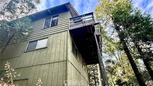 24682 Valle Drive, Crestline, CA 92325