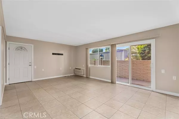 Laguna Woods, CA 92637,2271 Via Puerta #D