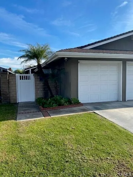 2036 Fullerton Avenue, Costa Mesa, CA 92627