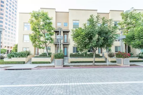 37 Soho, Irvine, CA 92612