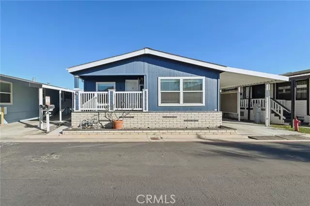 Huntington Beach, CA 92646,21851 Newland #223