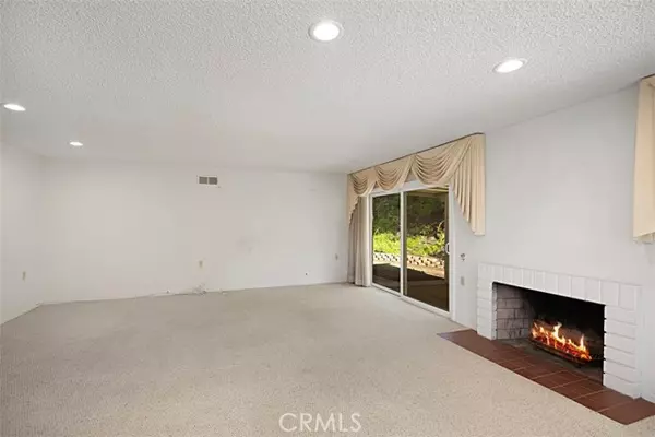 Laguna Woods, CA 92637,5216 Elvira