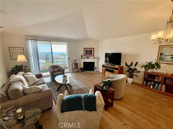 Dana Point, CA 92629,25422 Sea Bluffs Drive #305