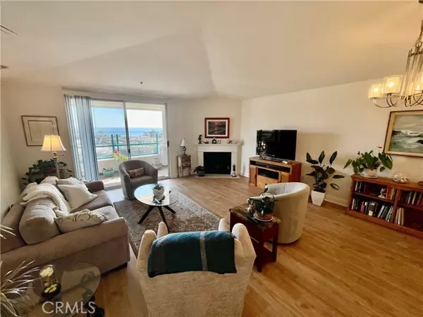 Dana Point, CA 92629,25422 Sea Bluffs Drive #305