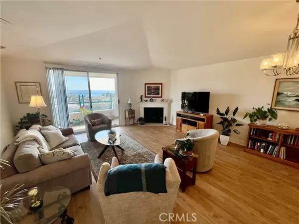 Dana Point, CA 92629,25422 Sea Bluffs Drive #305