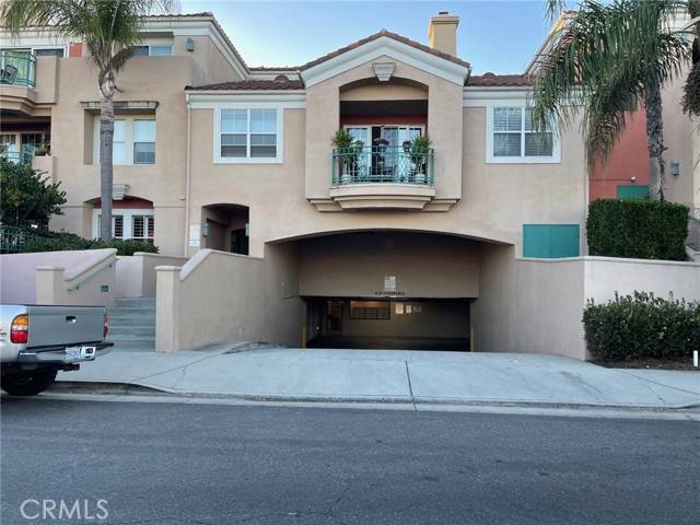 5142 Warner Avenue #202, Huntington Beach, CA 92649