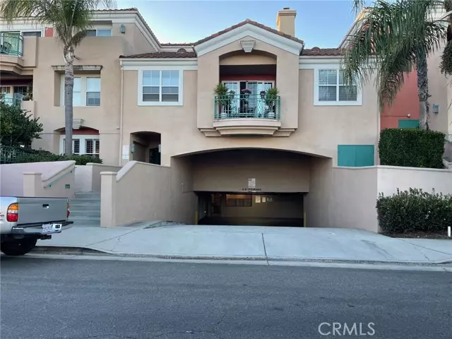 Huntington Beach, CA 92649,5142 Warner Avenue #202