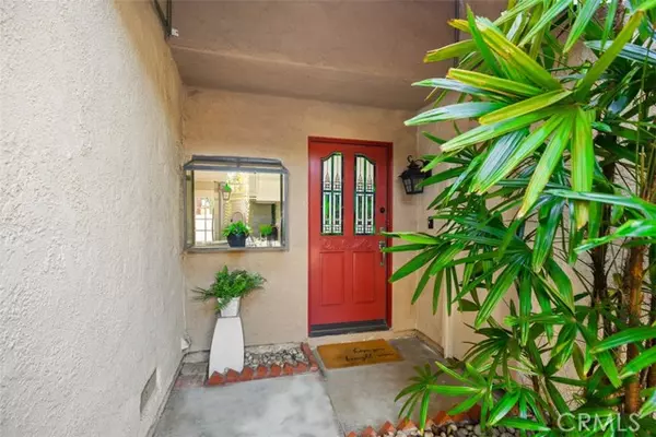 907 Hyde Court, Costa Mesa, CA 92626