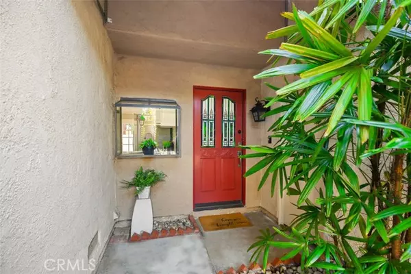 907 Hyde Court,  Costa Mesa,  CA 92626