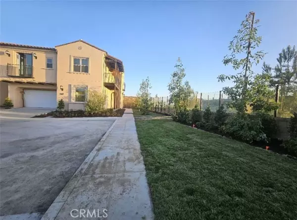 Irvine, CA 92618,252 Canterbury