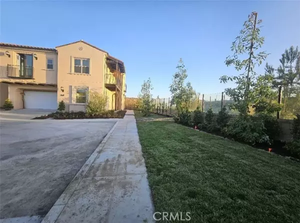 Irvine, CA 92618,252 Canterbury