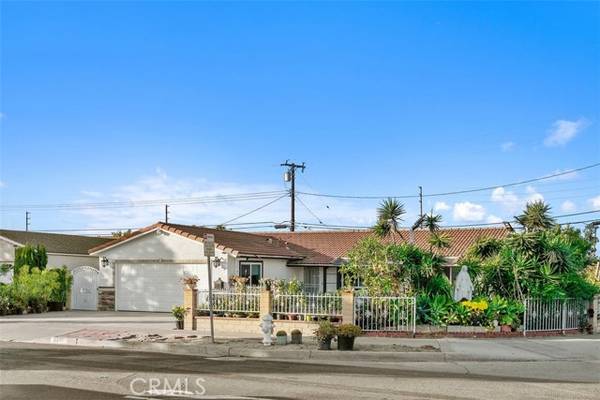 5201 W Henderson Place, Santa Ana, CA 92704