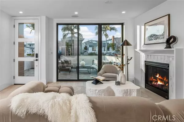 Corona Del Mar, CA 92625,512 Marguerite Avenue