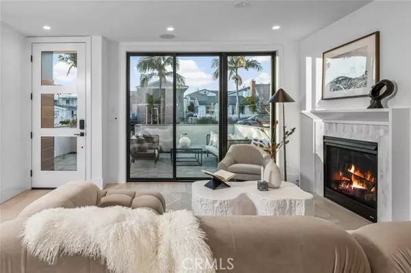 Corona Del Mar, CA 92625,512 Marguerite Avenue