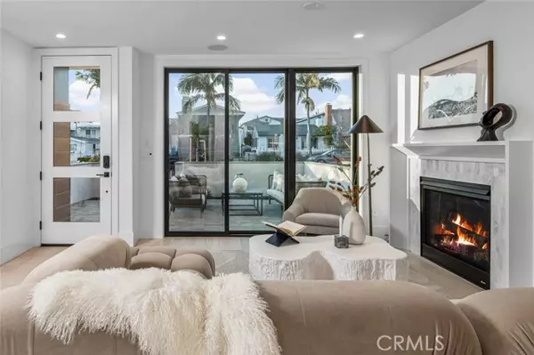 Corona Del Mar, CA 92625,512 Marguerite Avenue