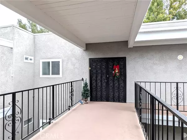 Laguna Woods, CA 92637,2405 Via Mariposa #3F