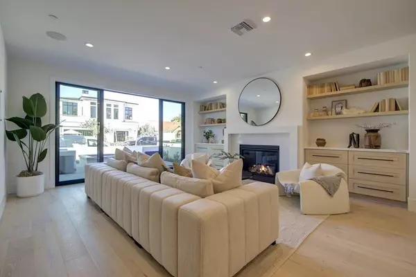 Corona Del Mar, CA 92625,310 Narcissus Avenue