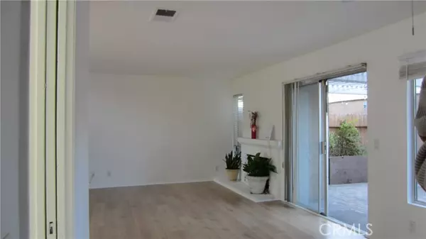 8 Lincoln #50, Irvine, CA 92604