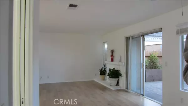 8 Lincoln #50, Irvine, CA 92604