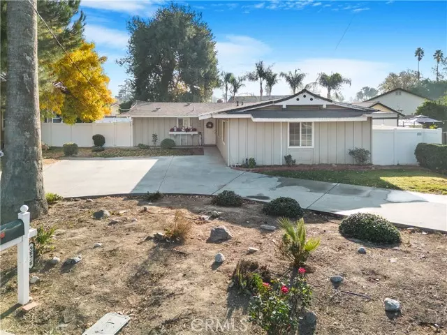 5676 Grand Avenue, Riverside, CA 92504