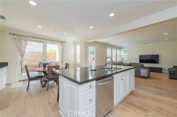 Irvine, CA 92612,208 Bridlewood