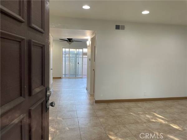 Irvine, CA 92604,17 Greenleaf #3