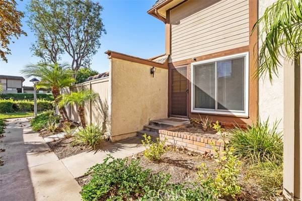 26253 Via Roble #14, Mission Viejo, CA 92691