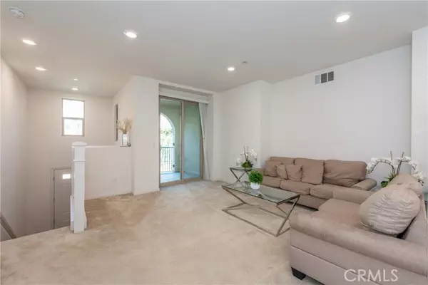 Irvine, CA 92618,121 Plateau