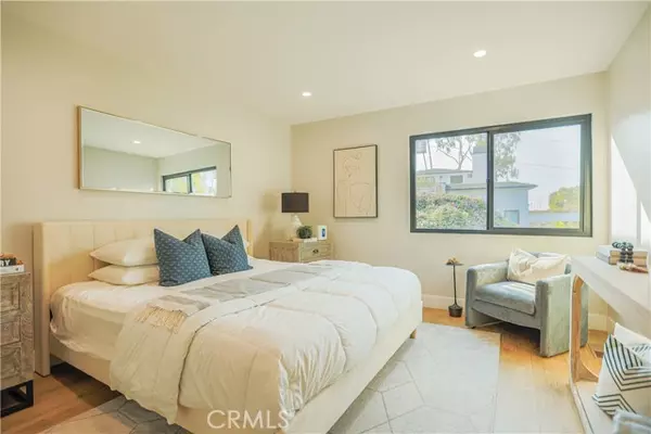 Corona Del Mar, CA 92625,319 Heliotrope Avenue