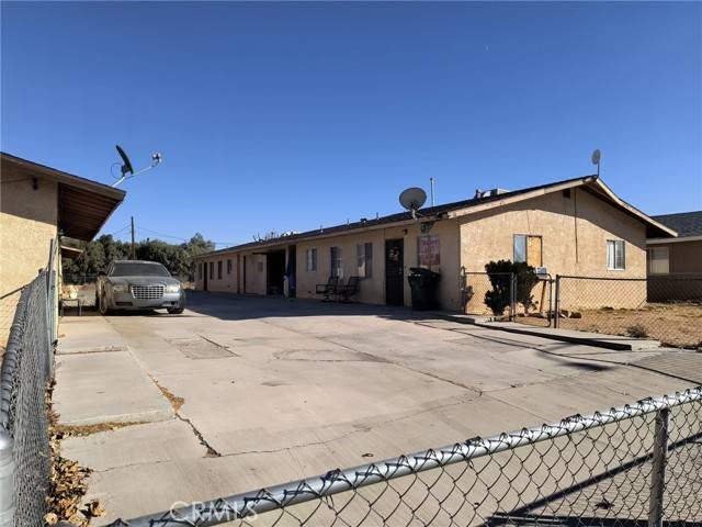 12947 Navajo Road, Apple Valley, CA 92308