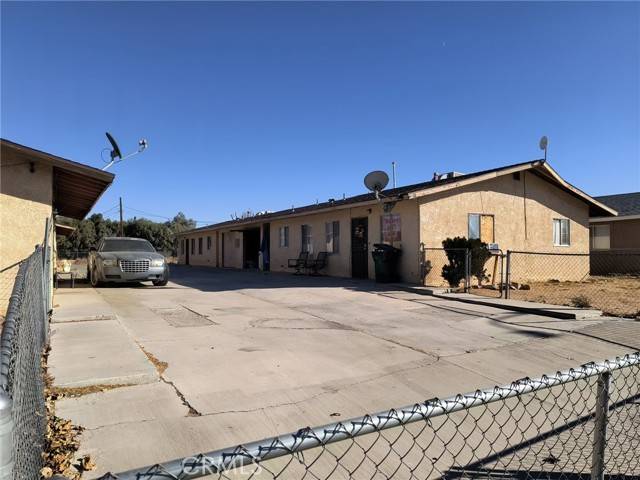 12947 Navajo Road, Apple Valley, CA 92308