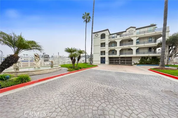 4167 Warner Avenue #202, Huntington Beach, CA 92649