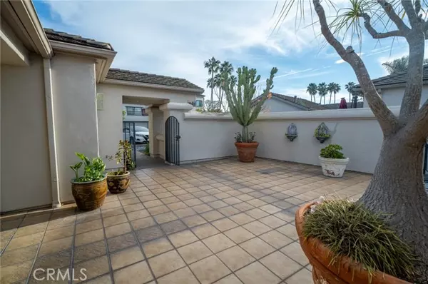 21 Ocean Vista #22, Newport Beach, CA 92660