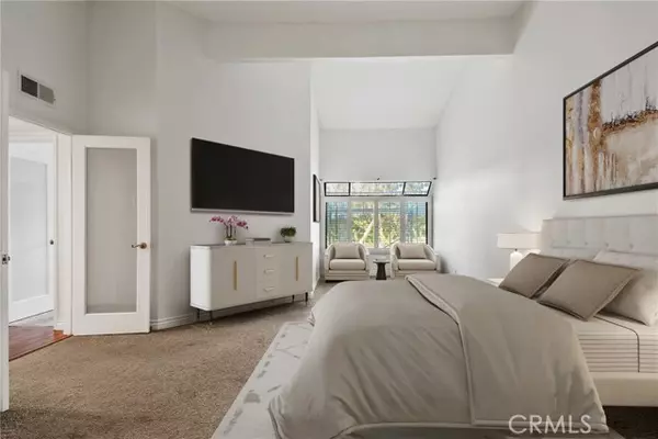 Newport Beach, CA 92663,260 Cagney Lane #319