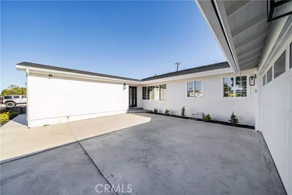 Huntington Beach, CA 92647,15352 Stanford Lane