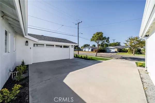 Huntington Beach, CA 92647,15352 Stanford Lane