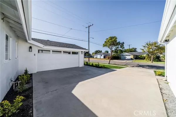 Huntington Beach, CA 92647,15352 Stanford Lane