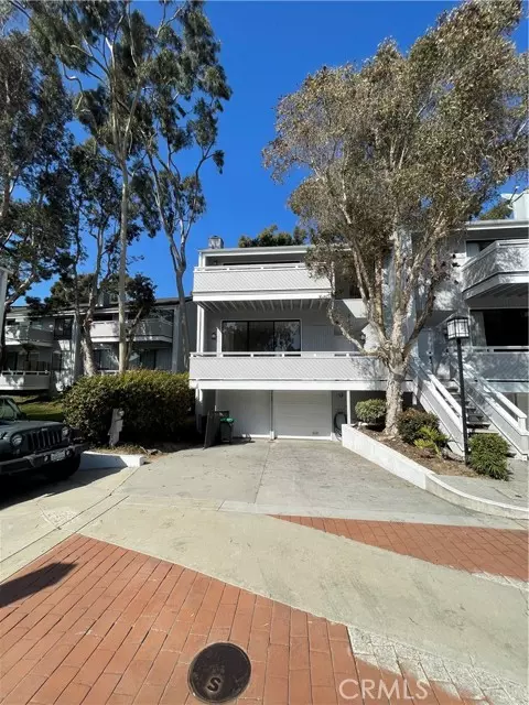 17 Robon Court #16, Newport Beach, CA 92663