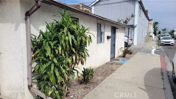 223 32nd Street #A, Newport Beach, CA 92663