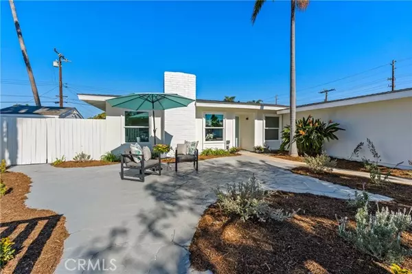 208 Amherst Place, Costa Mesa, CA 92626