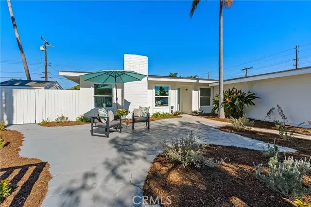 208 Amherst Place, Costa Mesa, CA 92626