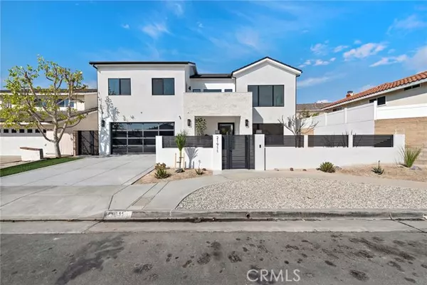 21911 Summerwind Lane, Huntington Beach, CA 92646