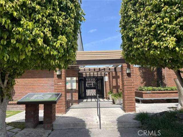 2511 W Sunflower Avenue #J2, Santa Ana, CA 92704