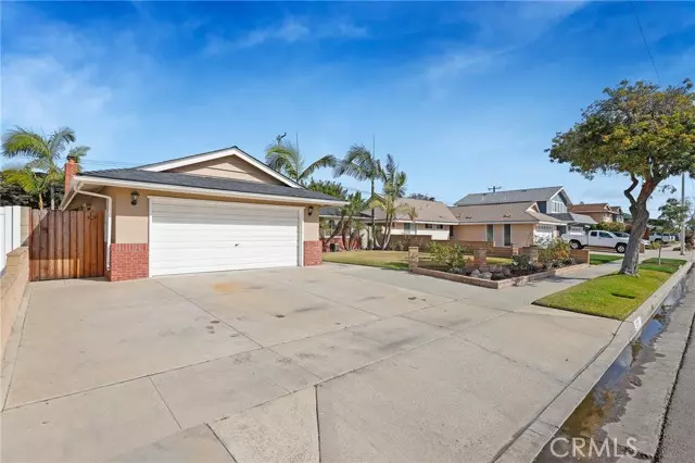 9351 Cape Cod Drive, Huntington Beach, CA 92646