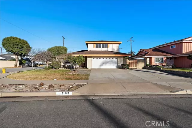 21862 Kiowa Lane, Huntington Beach, CA 92646